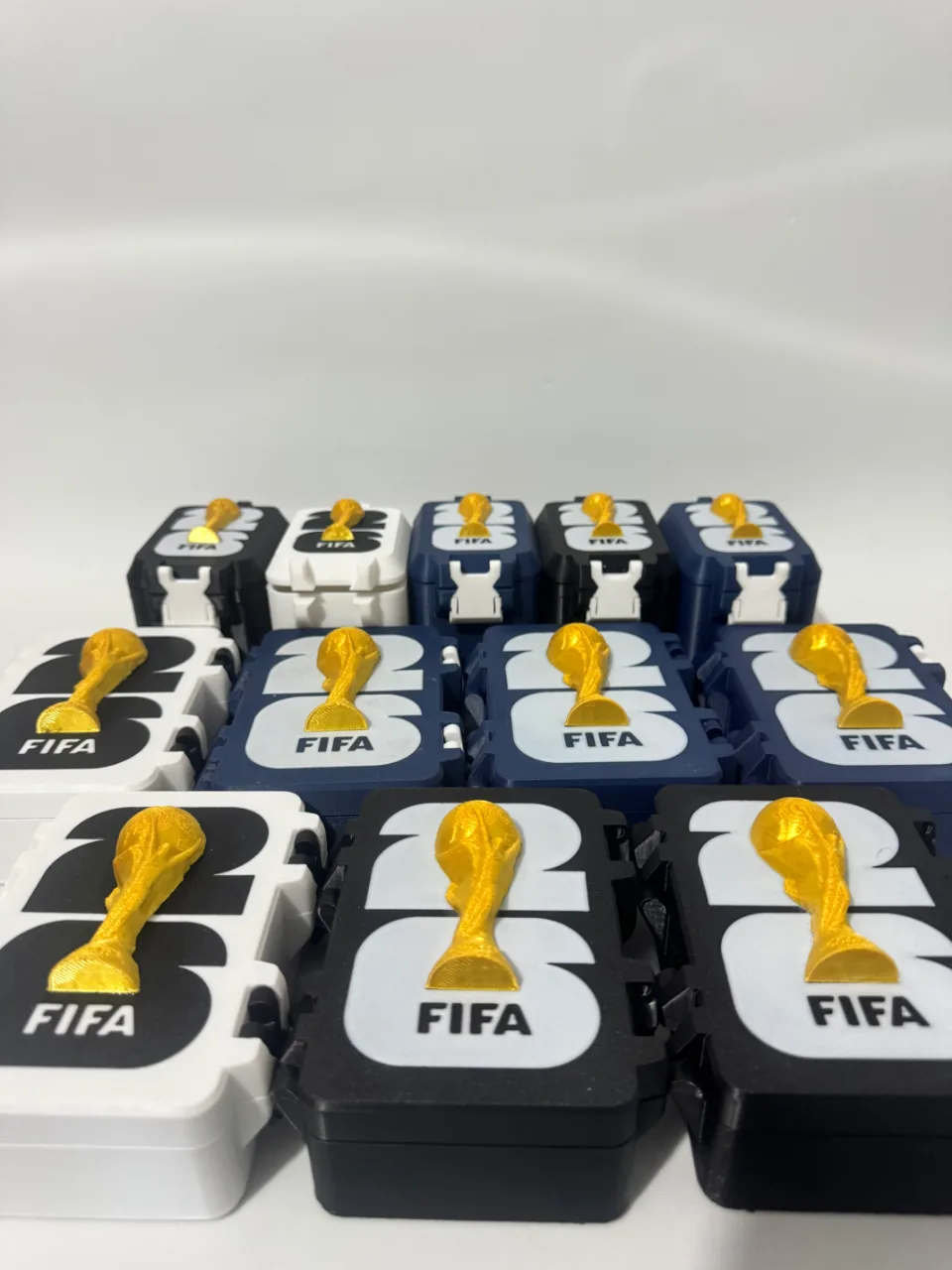 Cajas coleccionables FIFA 26 en varios colores